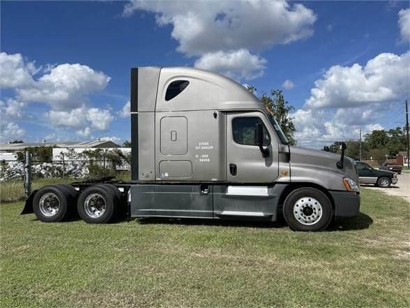 2013 Freightliner Cascadia image 4