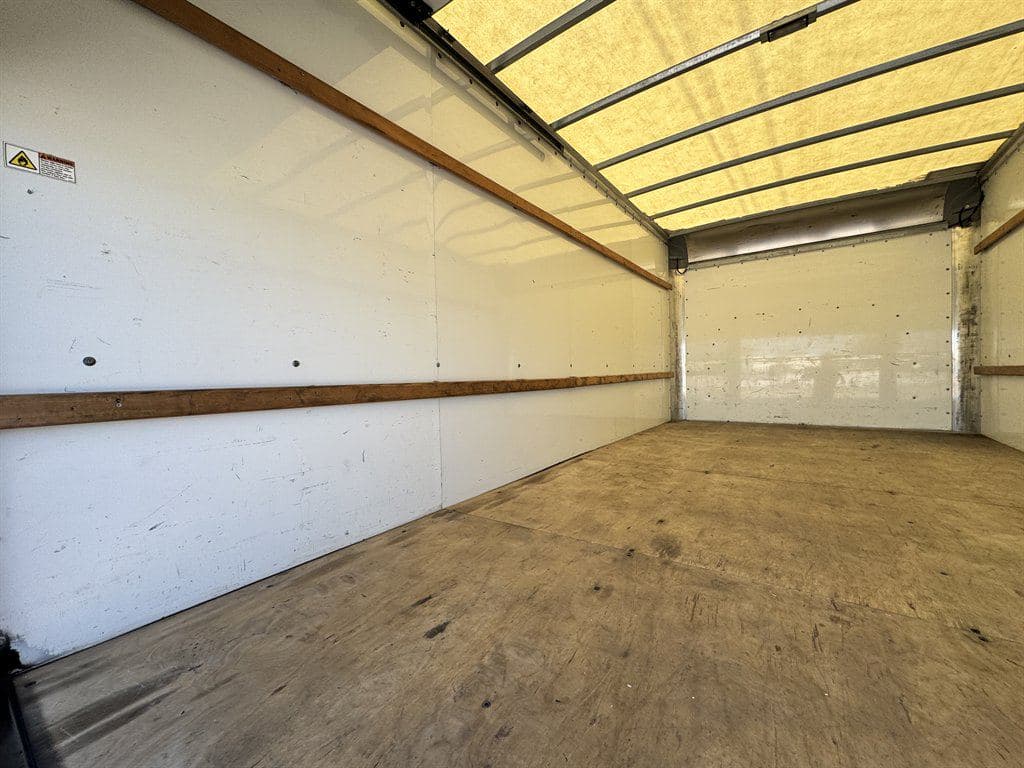 2021 GMC Commercial Vans image 20