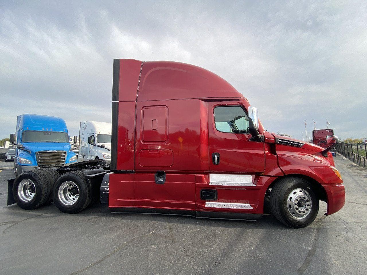 2021 FREIGHTLINER Cascadia CA126 Tandem Axle Sleeper image 3