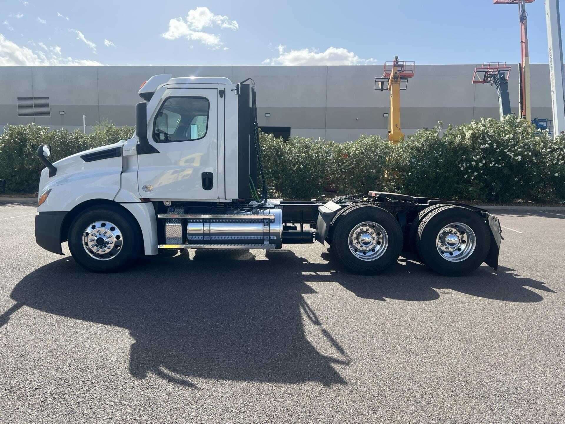2022 Freightliner Cascadia 126 image 5