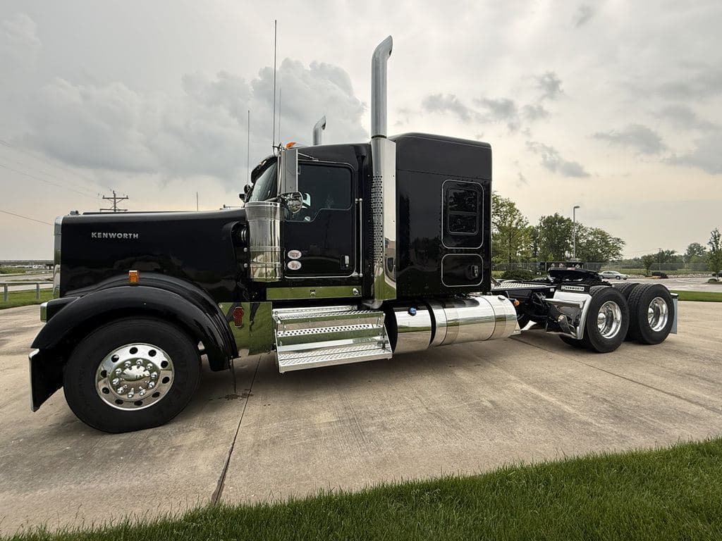 New 2027 KENWORTH W900L image 8