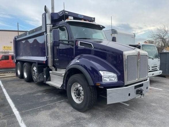 2025 Kenworth T880 image 2