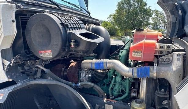 2023 Volvo VNL image 9