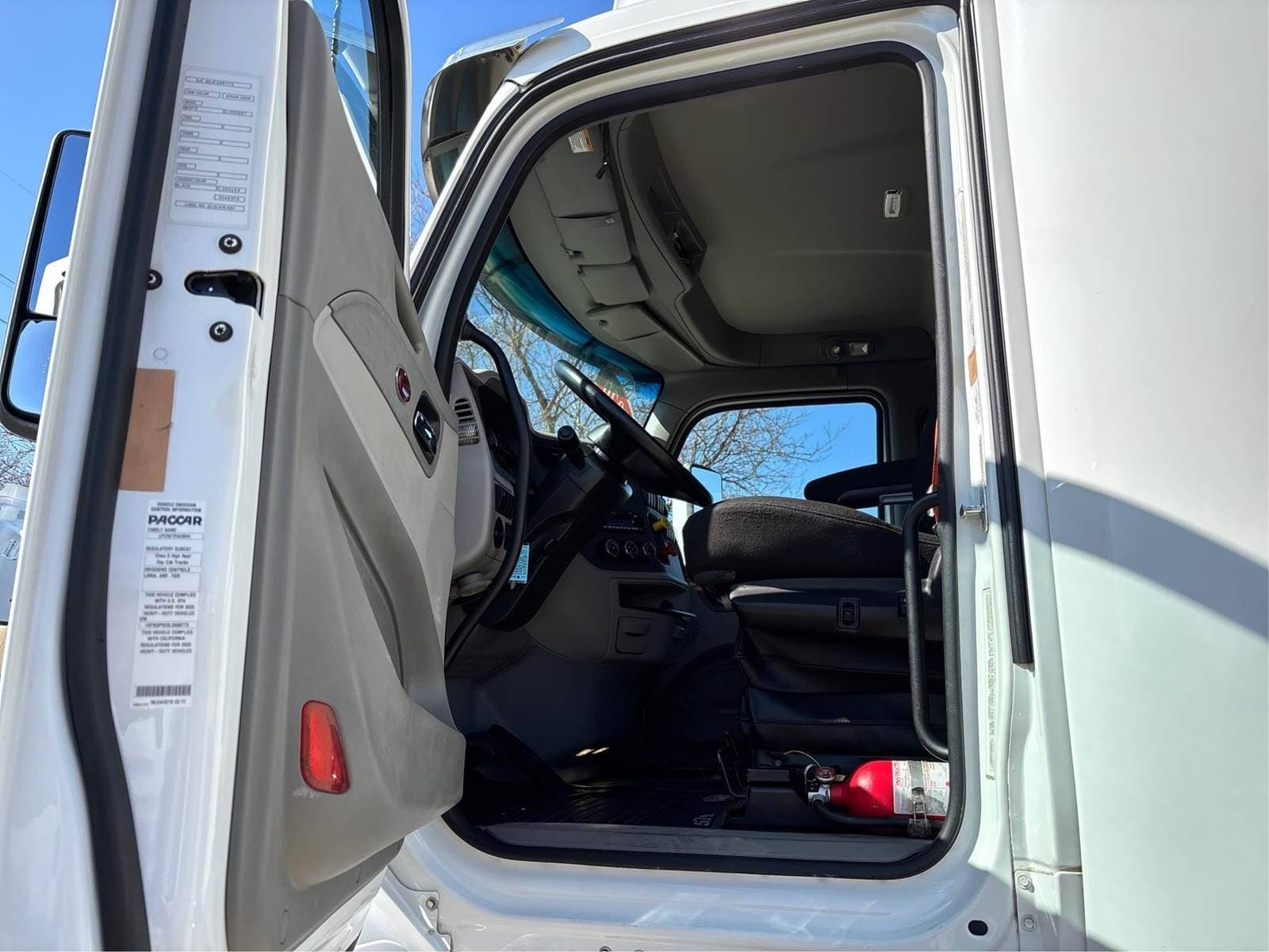 2020 Peterbilt 579 image 9