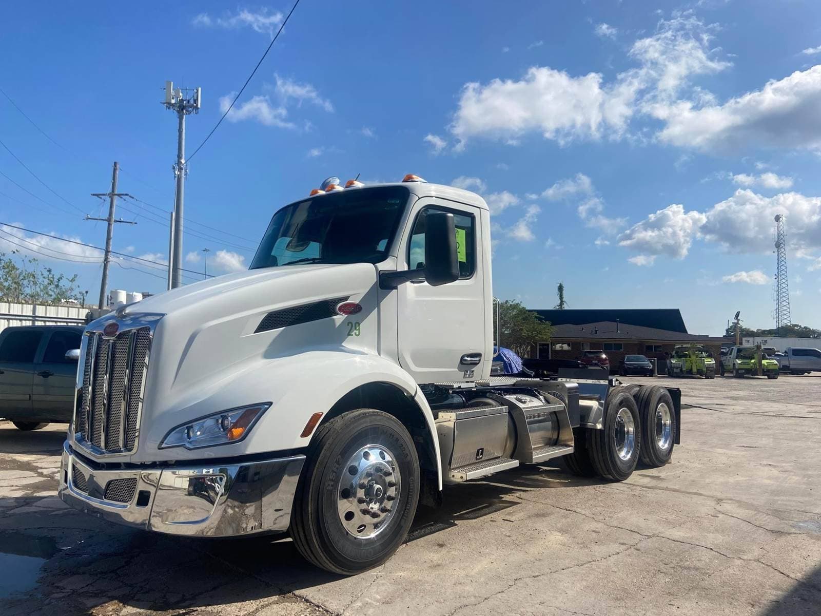2024 Peterbilt 579 image 1