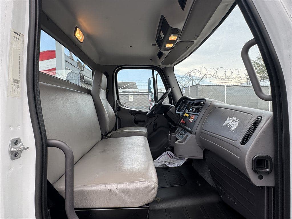 2018 Freightliner M2-106 image 53