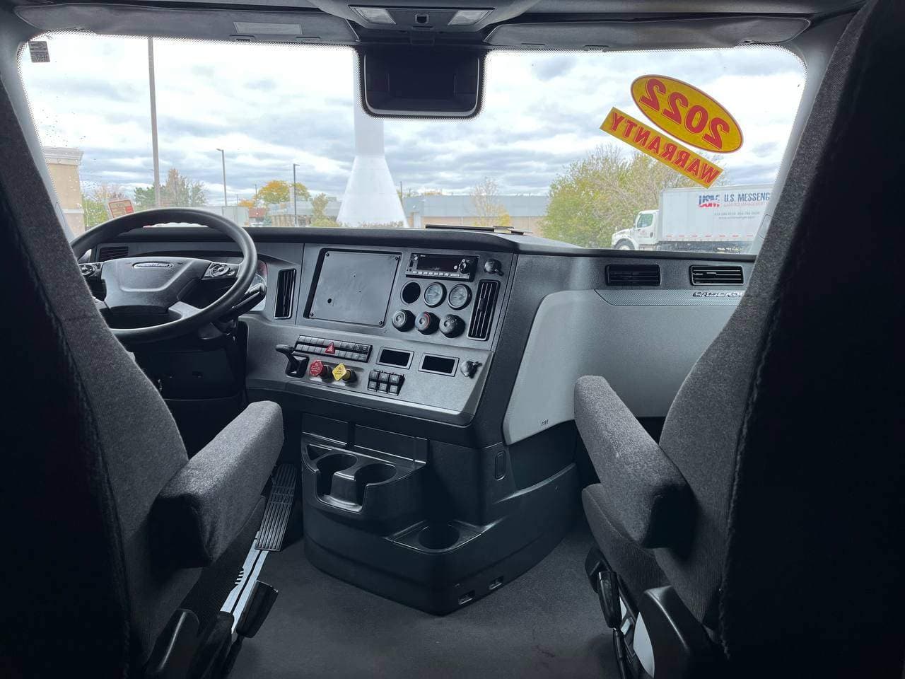 2022 Freightliner Cascadia image 12