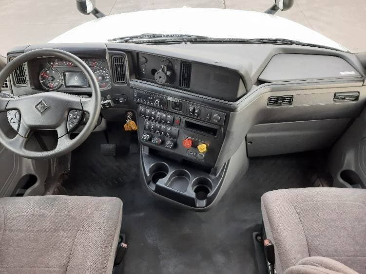 2023 International LT625 Sleeper Semi Truck - 73" Integral Sleeper, Cummins 450HP, 12 Speed Automatic image 5