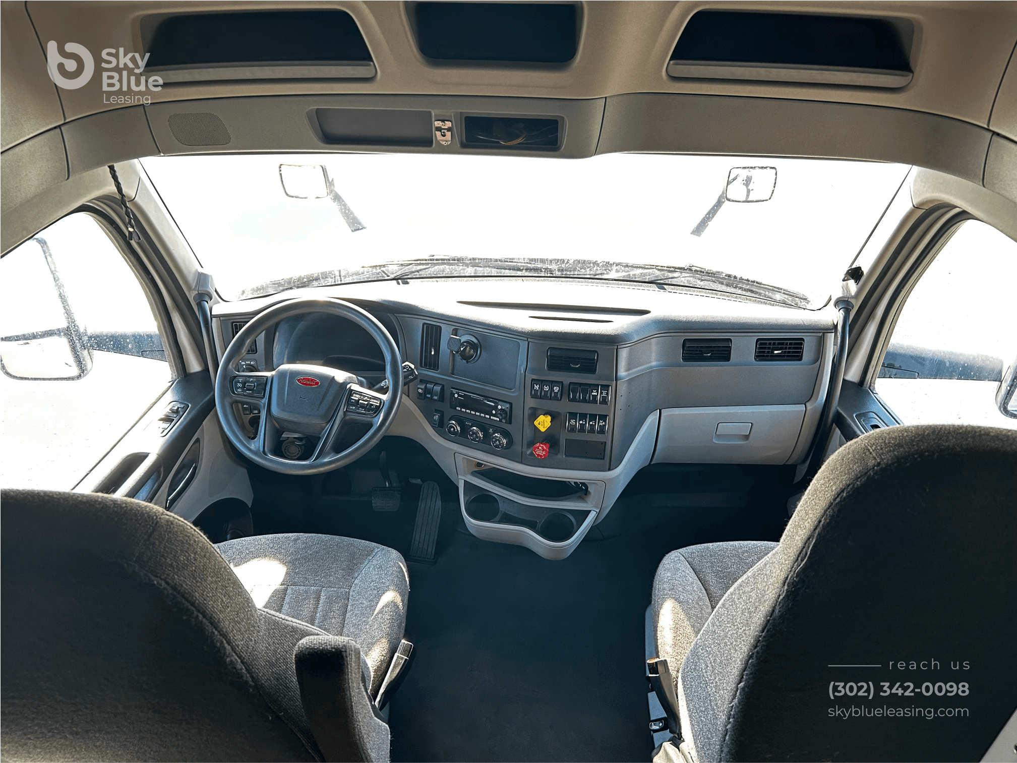 2023 Peterbilt 579 image 1