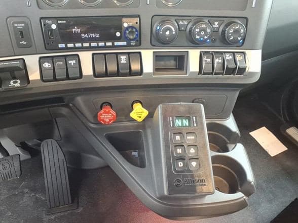 2025 Kenworth T880 image 18