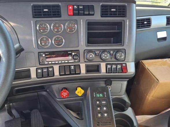 2026 Kenworth T880 image 11