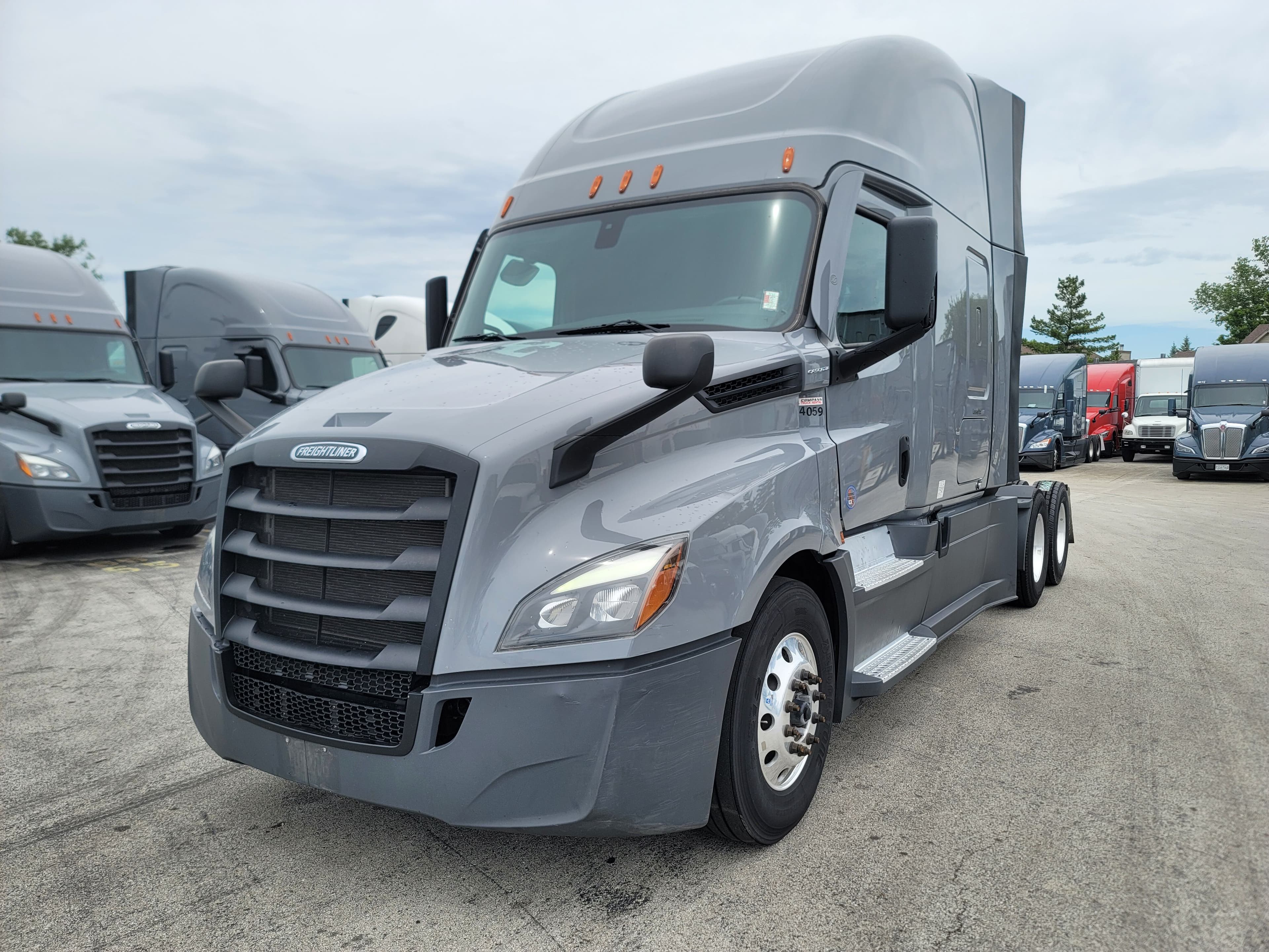 2024 Freightliner Cascadia 126 image 2