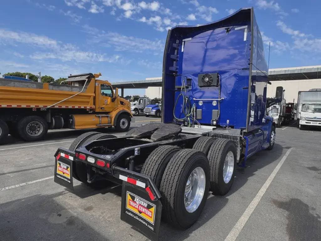 2022 Peterbilt 579 image 3