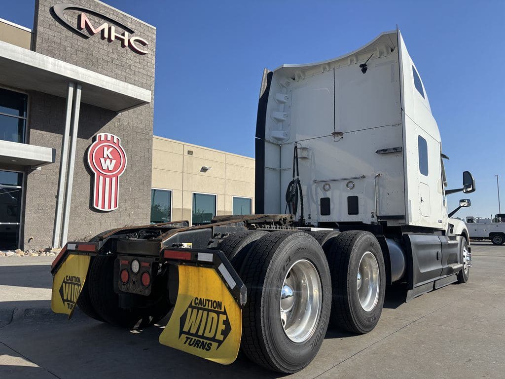 Used 2024 PETERBILT 579 image 8