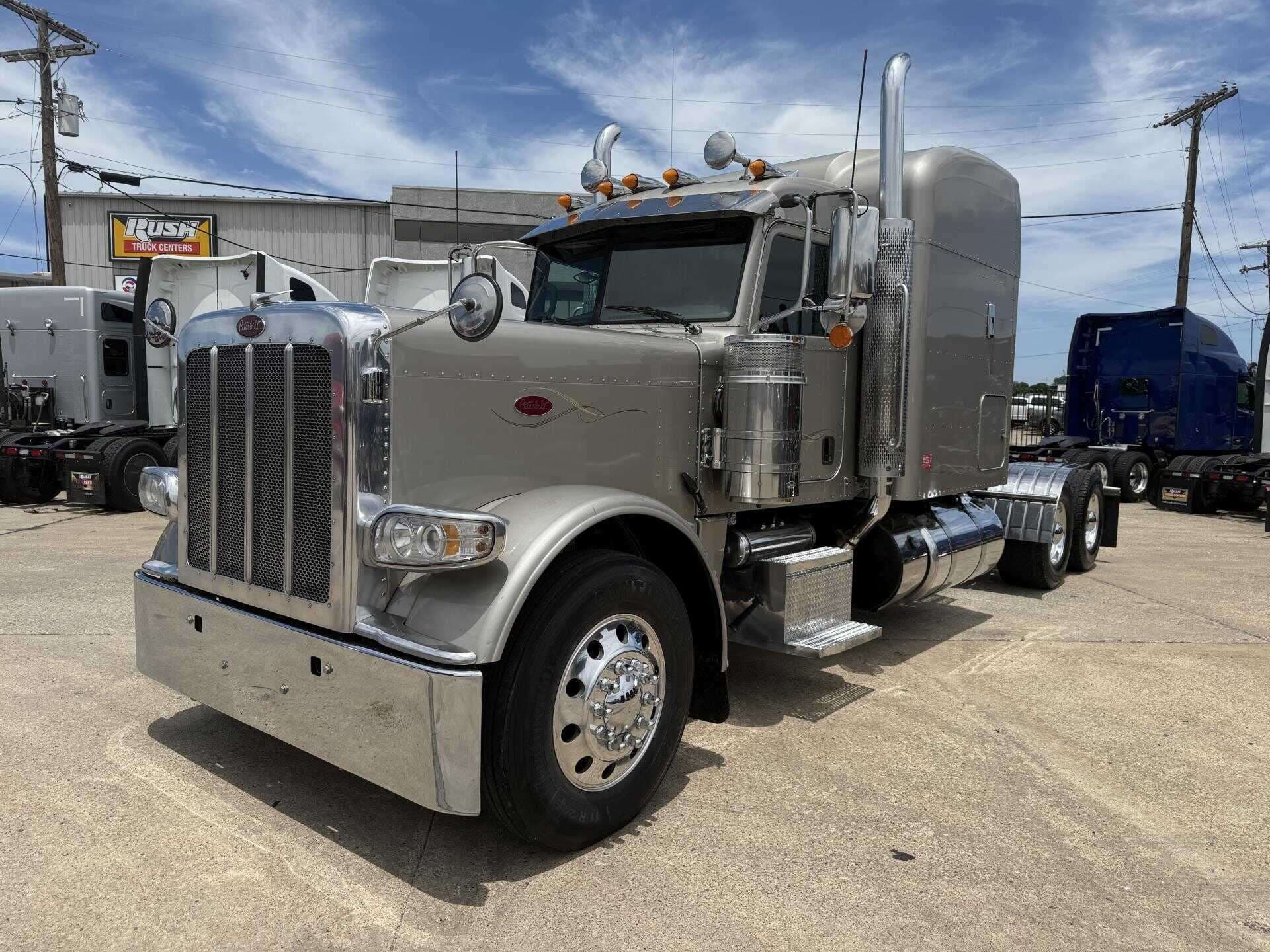 2019 Peterbilt 389 image 3