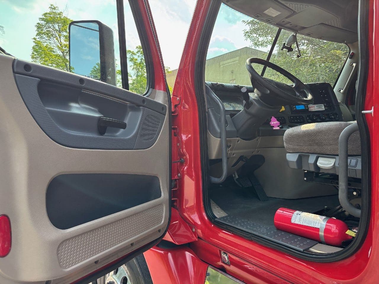 2020 Freightliner Cascadia 125 image 14