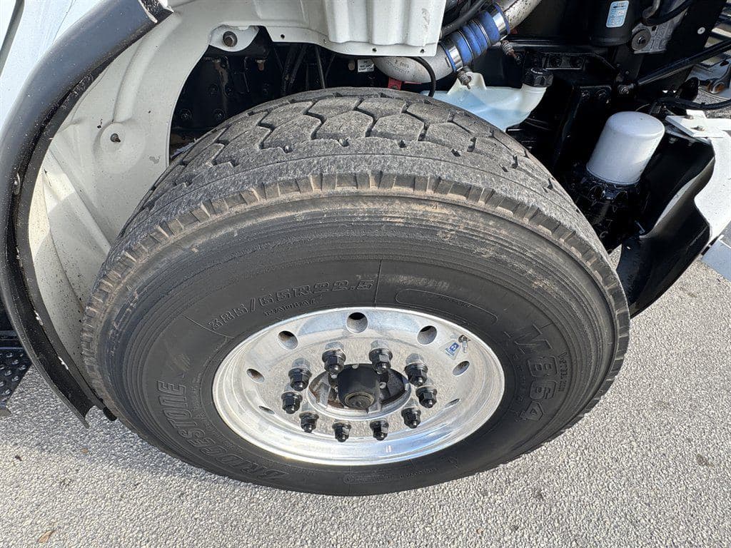 2018 Freightliner M2-106 image 41