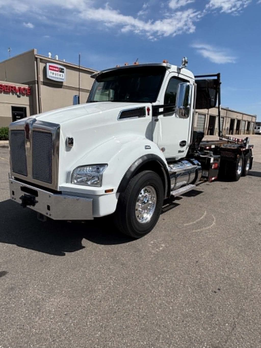 Used 2024 KENWORTH T880 image 2