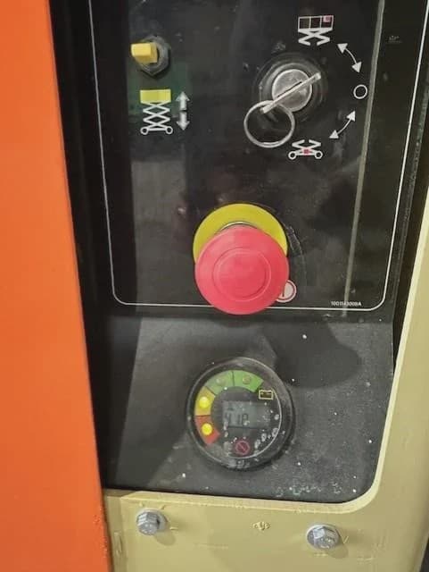 2014 JLG 1932RS image 6