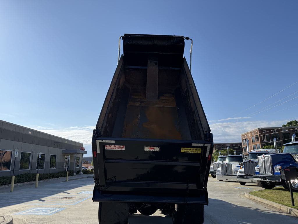 Used 2024 PETERBILT 389 image 25