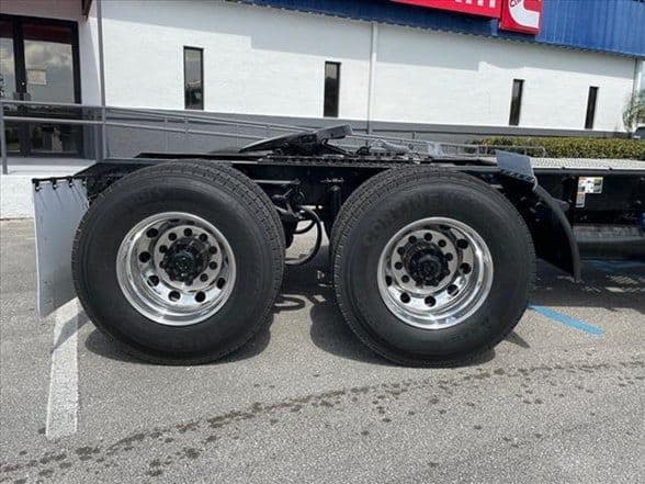 2025 Kenworth T880 image 10