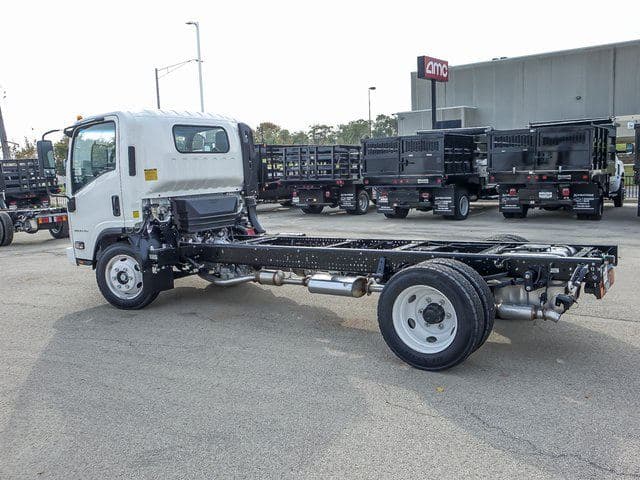 2025 Chevrolet 5500 XG LCF Gas Work Truck 150" Wheelbase Cab Chassis image 5