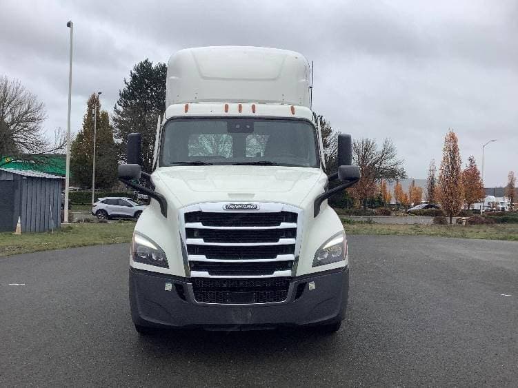 2021 Freightliner Cascadia image 2