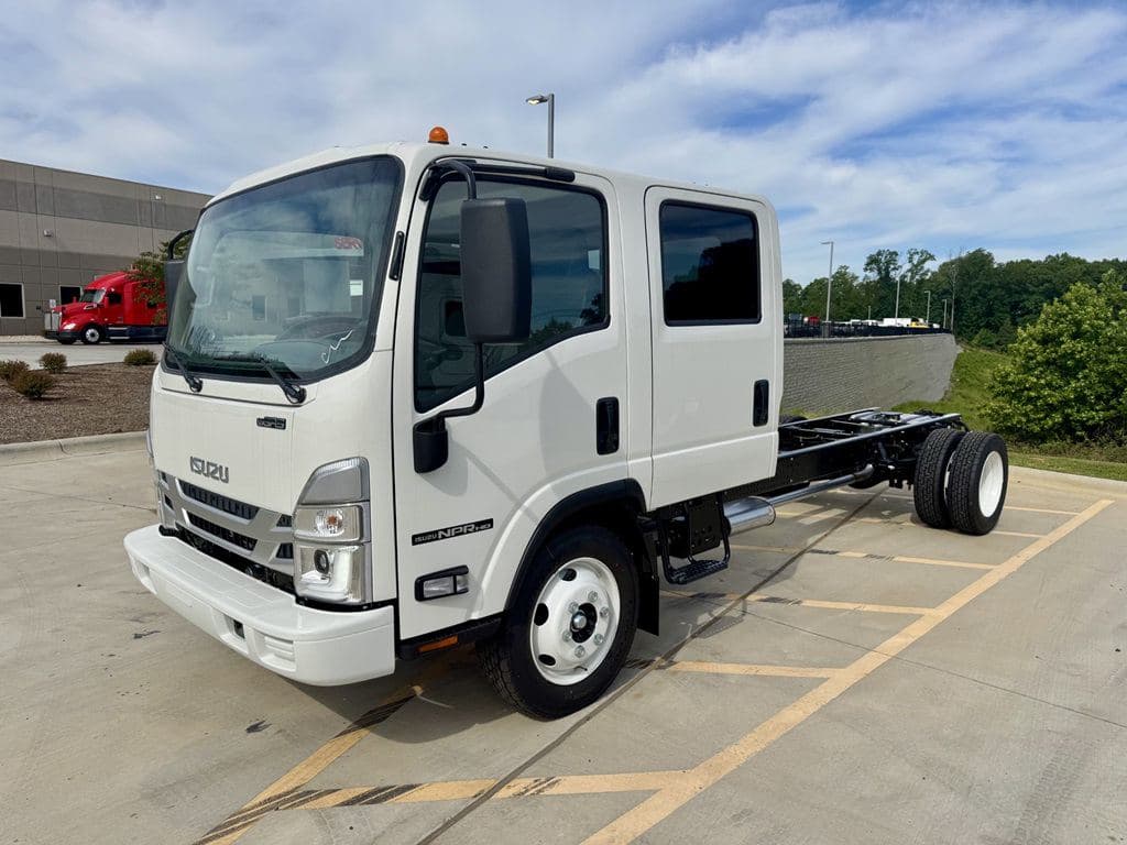 New 2027 ISUZU NPR-HD image 2