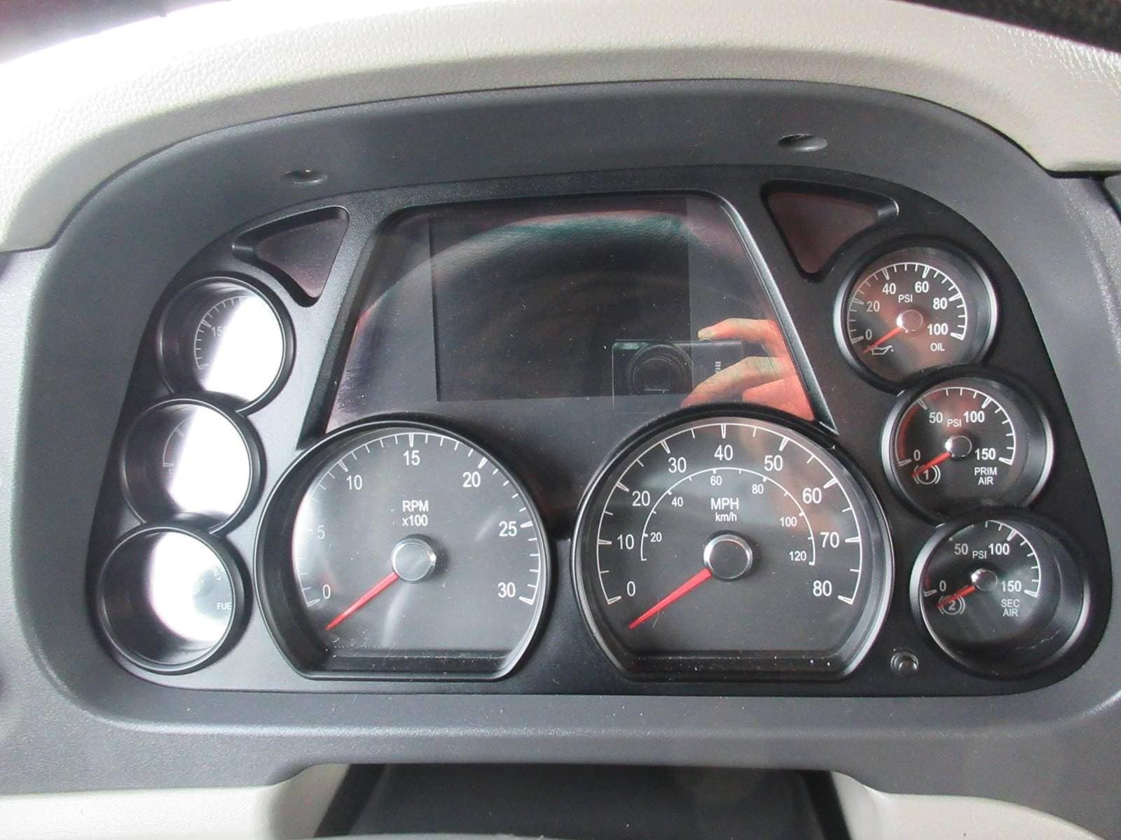 2020 Peterbilt 567 image 19