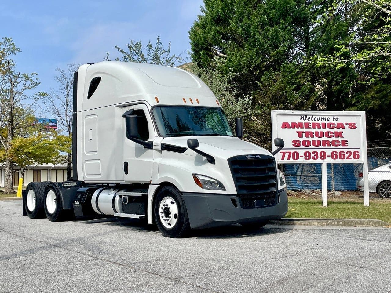 2020 Freightliner Cascadia 126 image 1