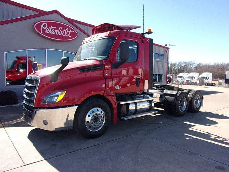 2021 Freightliner Cascadia 126 image 1
