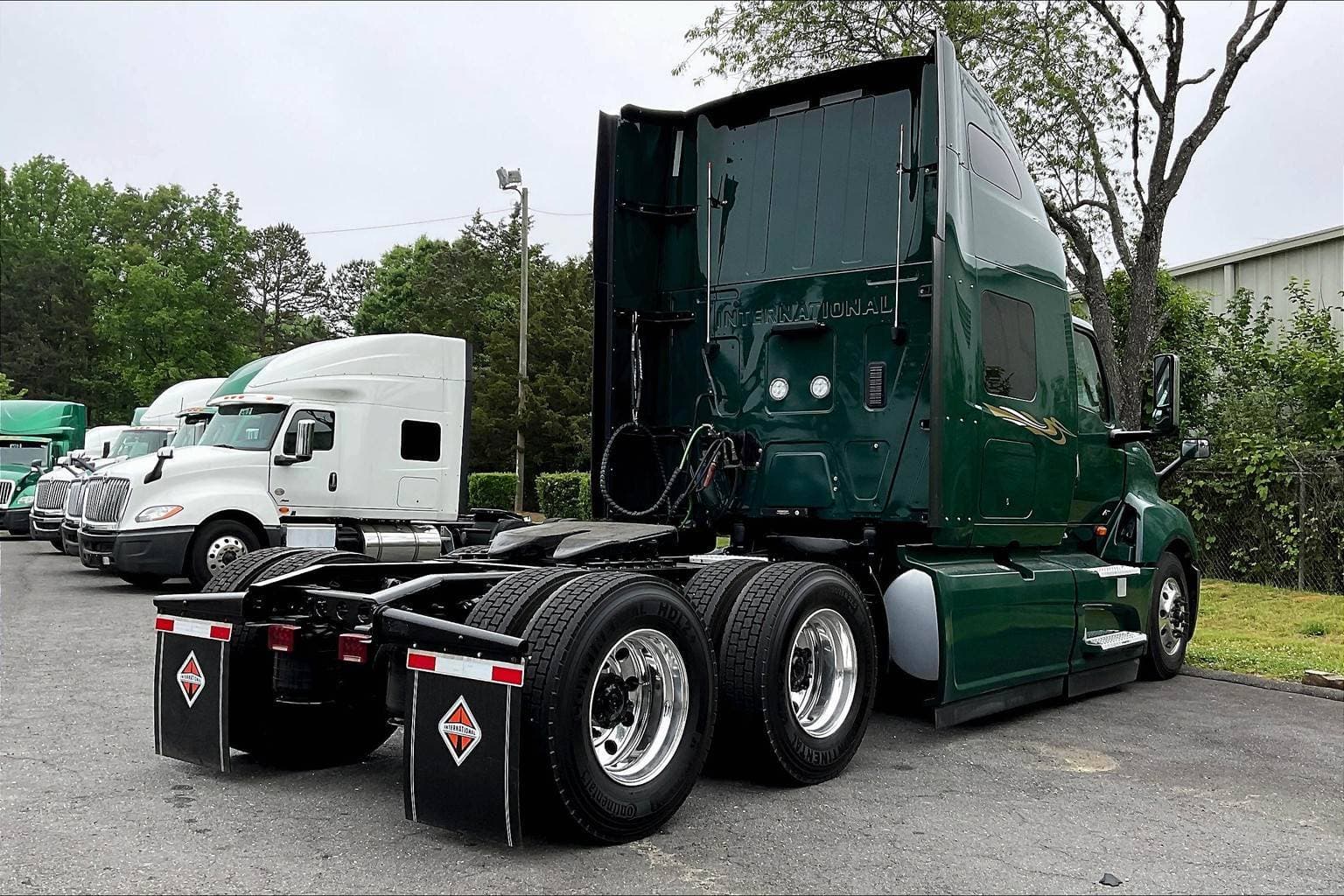 2022 International LT625 Sleeper Semi Truck - 73" Raised Roof Sleeper, A26 400HP, 11 Speed image 14