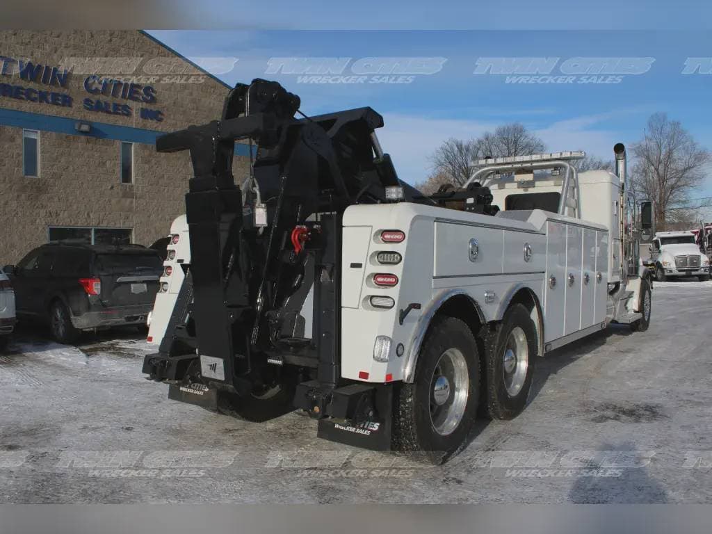 2025 Peterbilt 589 image 11