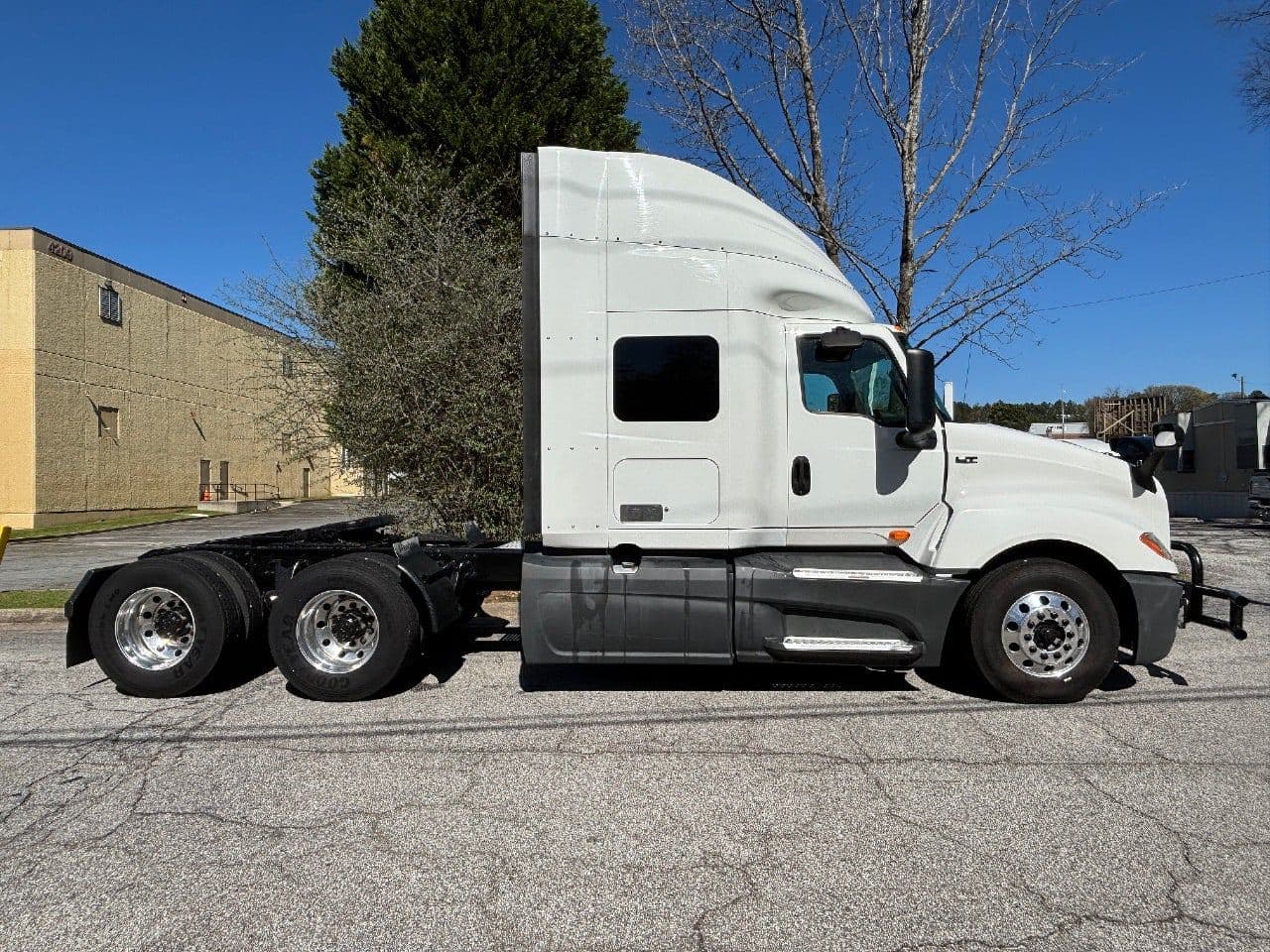 2018 International LT625 image 23
