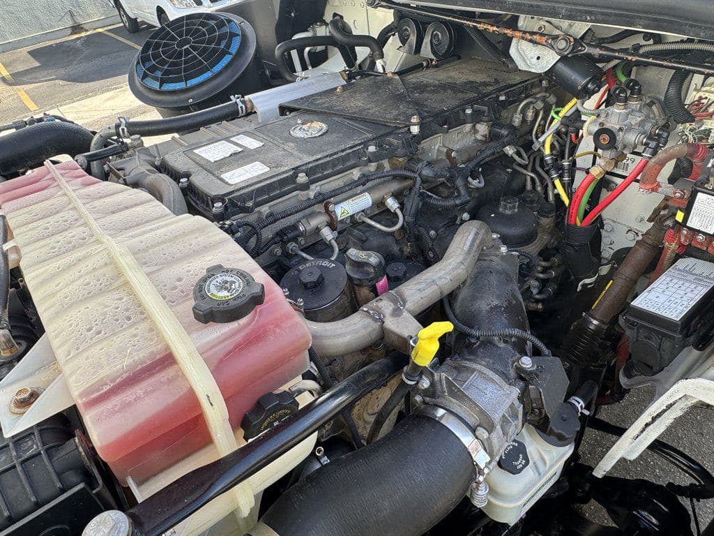 2015 Freightliner M2-112 image 57