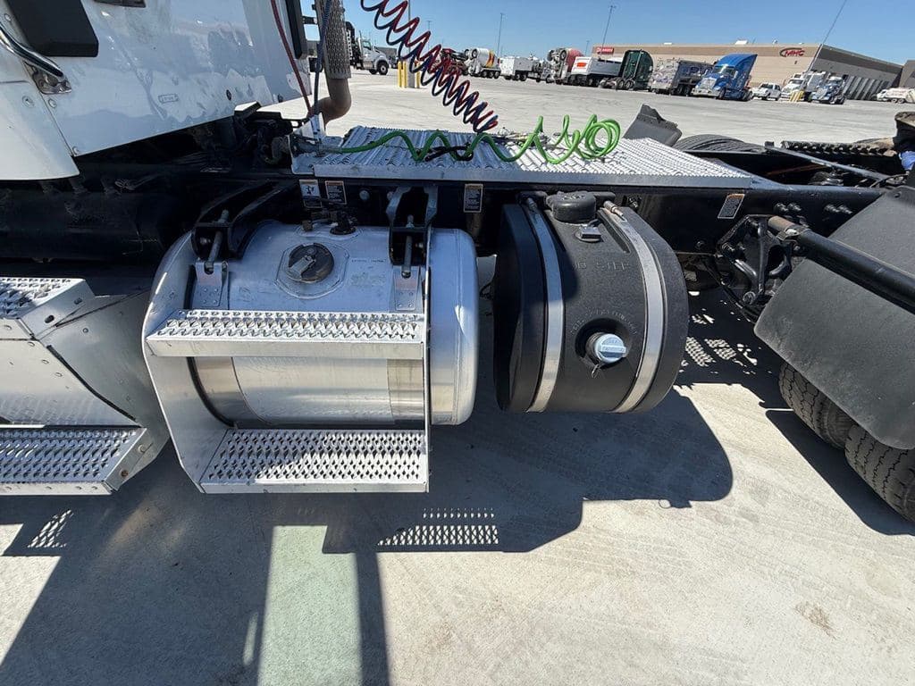 Used 2020 PETERBILT 567 image 19