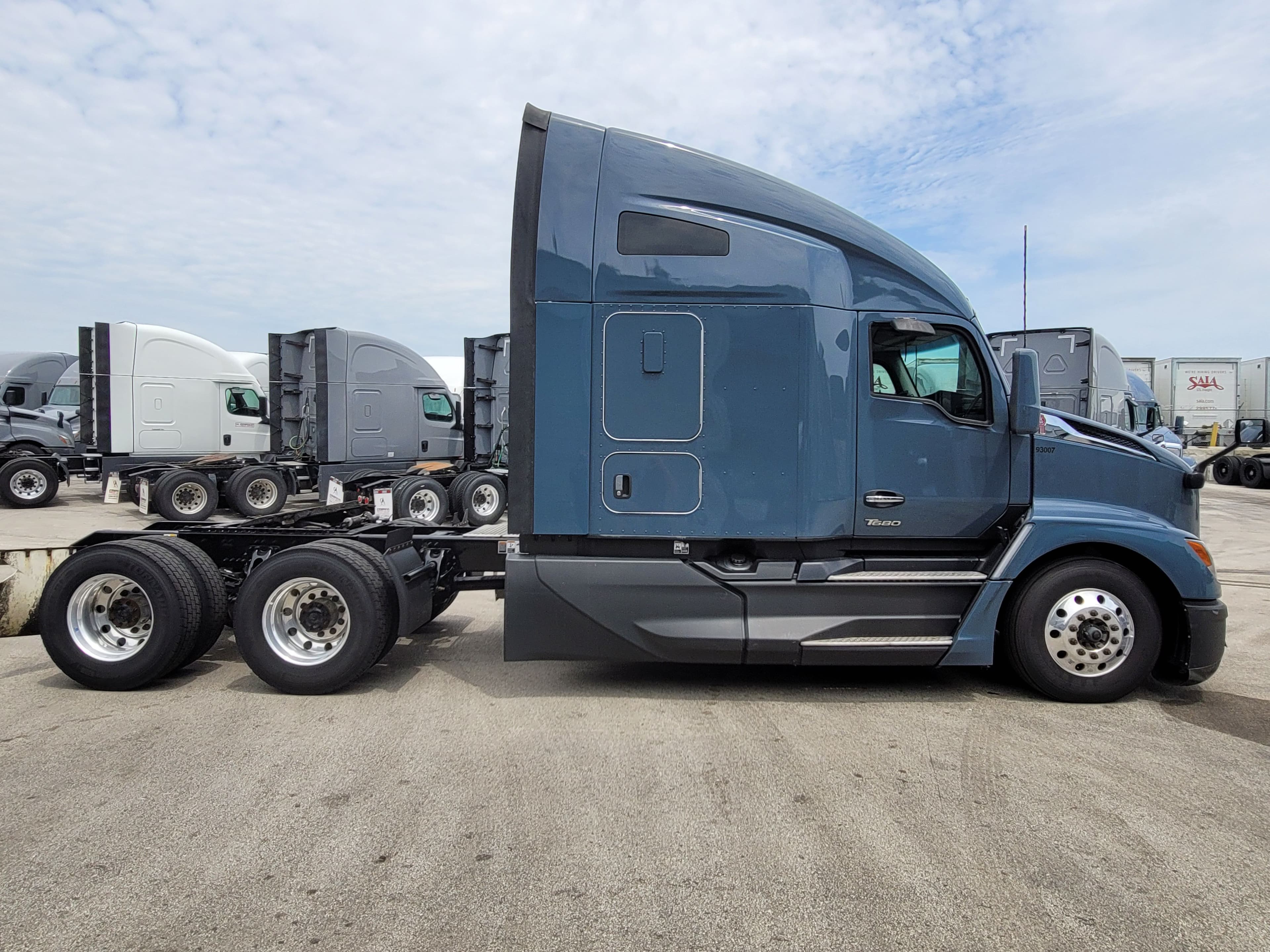 2023 Kenworth T680 image 4