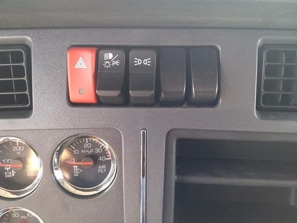 2025 Kenworth T880 image 21