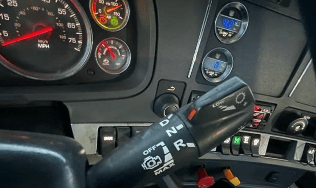 2020 Kenworth T680 image 11