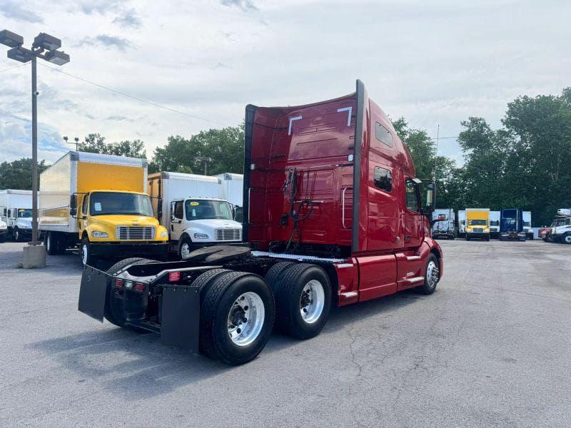 2020 Volvo VNL image 6