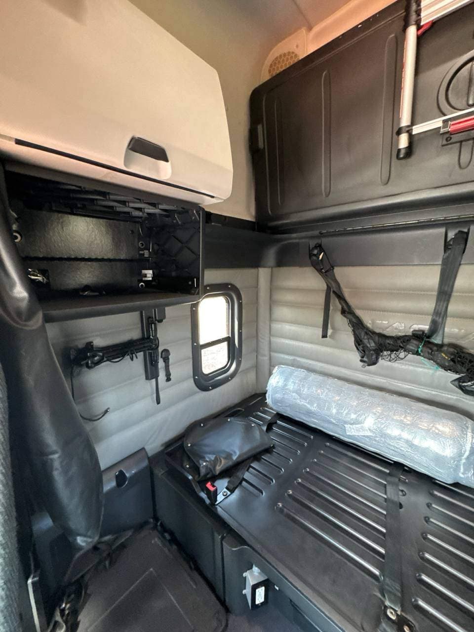 2022 Freightliner Cascadia 126 image 16