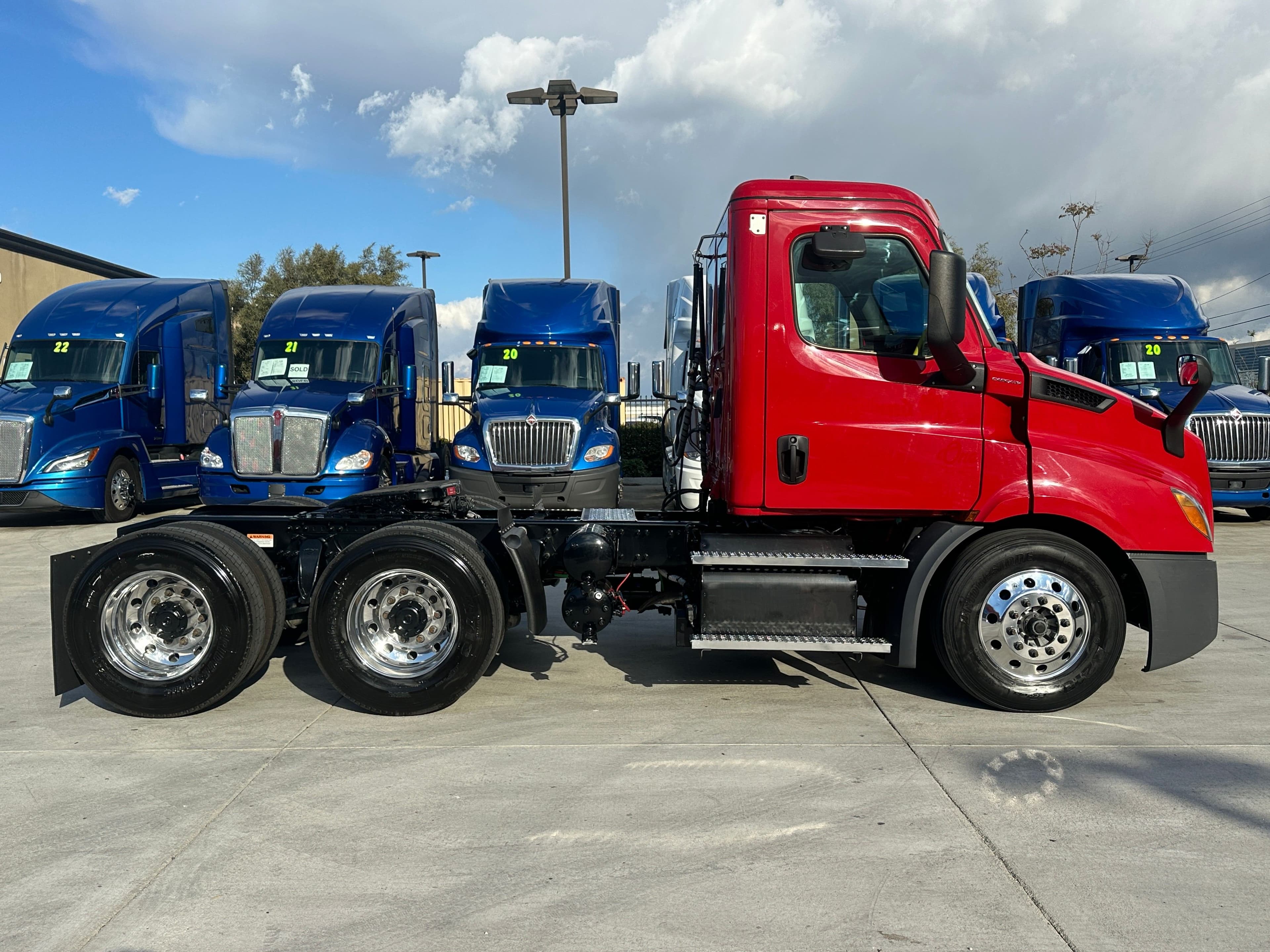 2021 Freightliner Cascadia 116 image 4