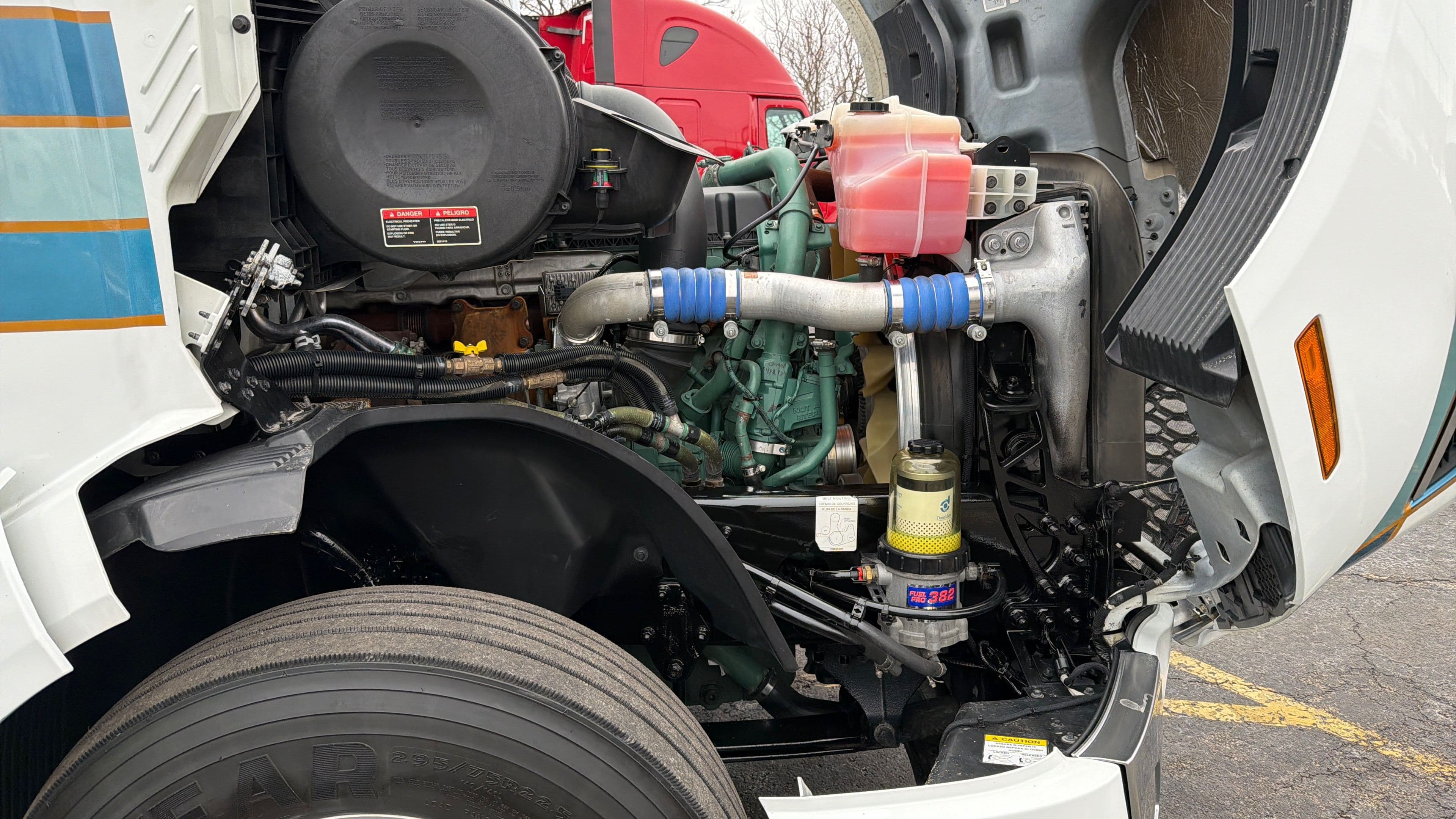 2022 Volvo VNL 860 image 6