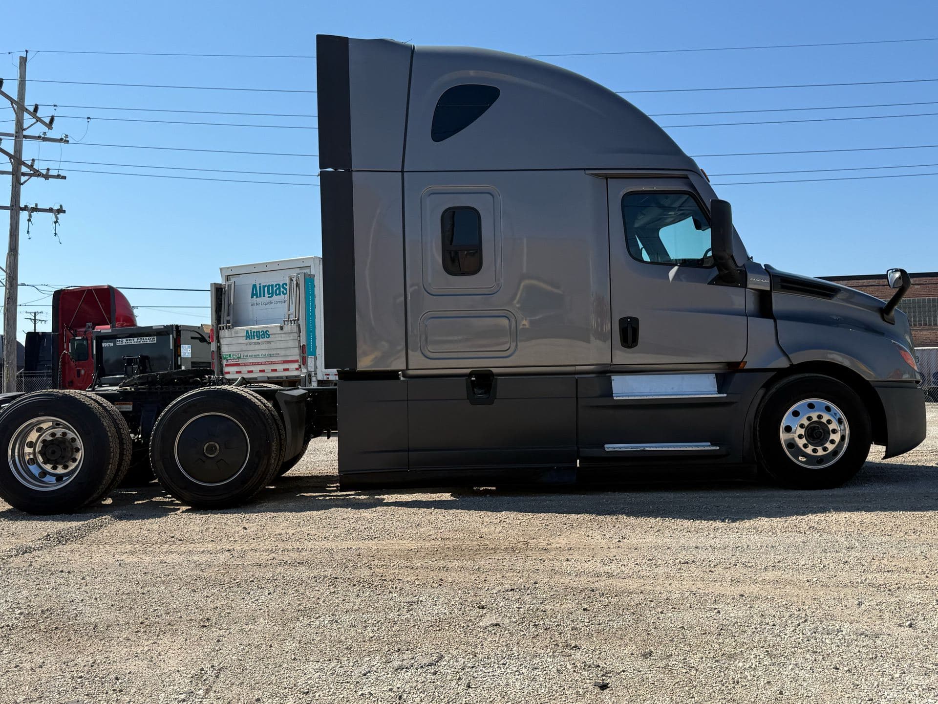 2022 Freightliner - 469k - 11,600 Hours! image 13