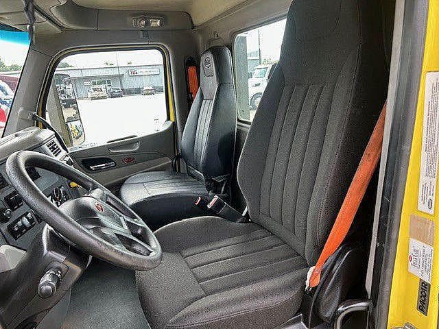 2021 Peterbilt 579 image 3