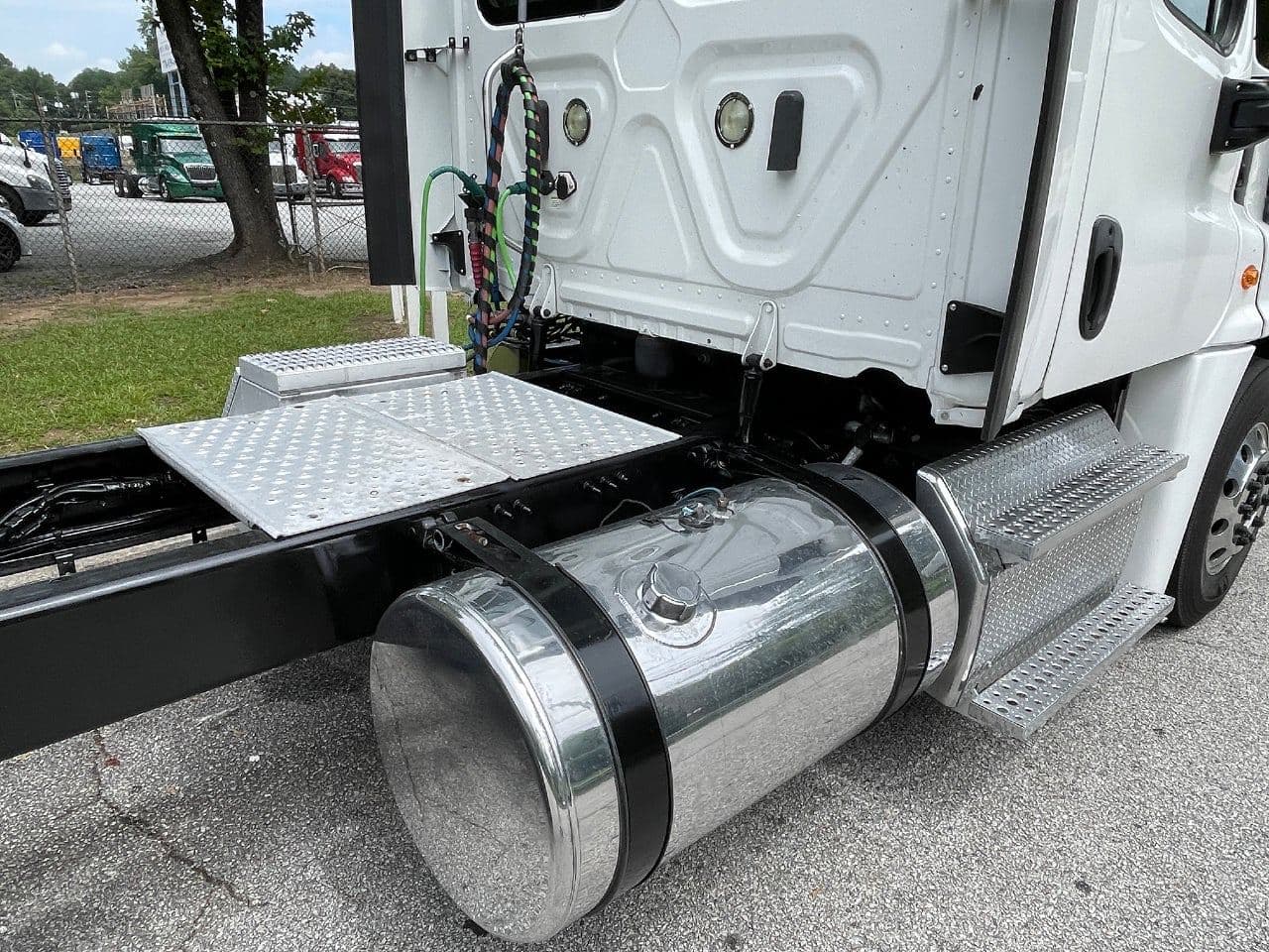 2018 Freightliner Cascadia 125 image 14