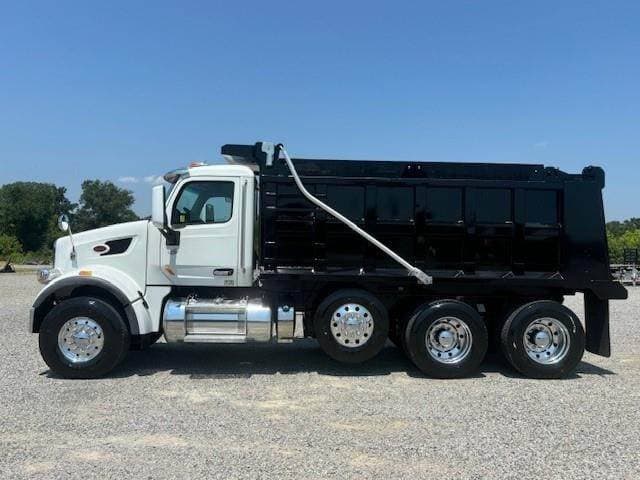 2020 Peterbilt 567 image 2