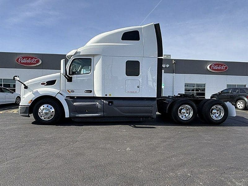 2021 Peterbilt 579 image 3