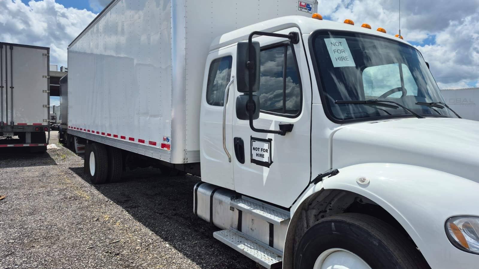 2021 Freightliner M2 image 3