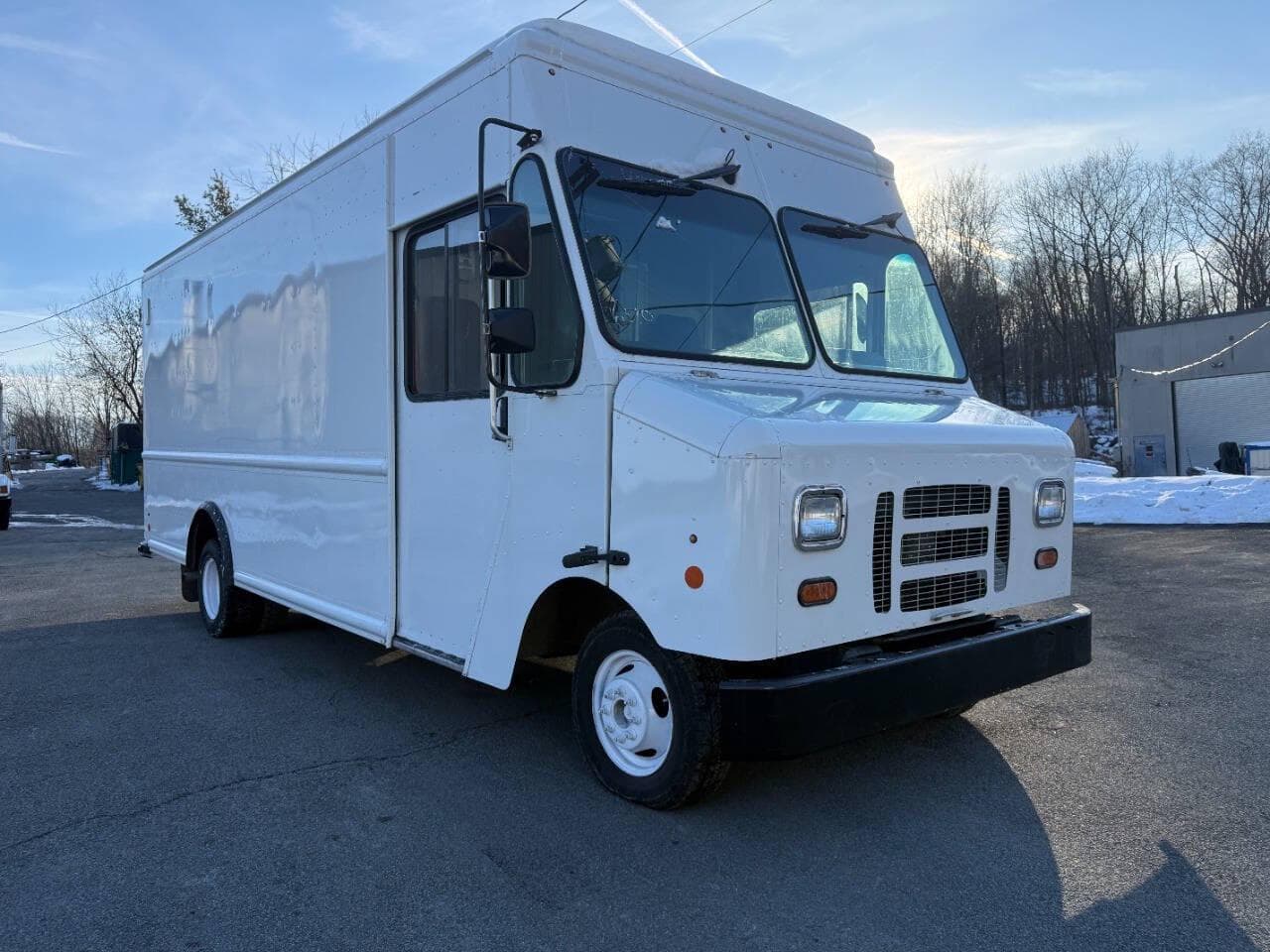 2018 Ford E-Series image 11